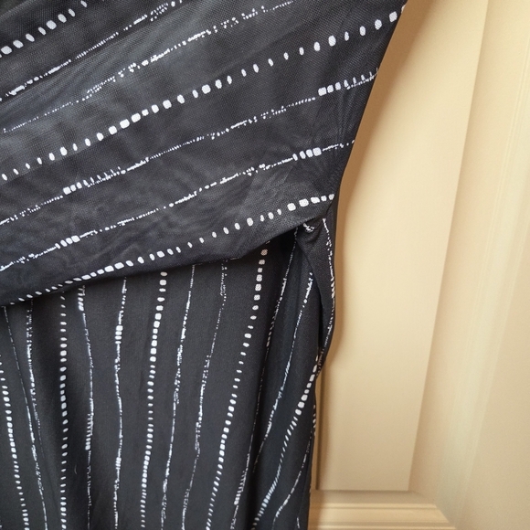 Timeson Top Womens Size Medium Black White Lined 3/4 Sleeve  V Neck Business - Picture 5 of 12